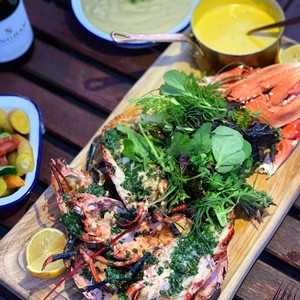 The Extra Mile Bowl of shredded hog roast and apple sauce